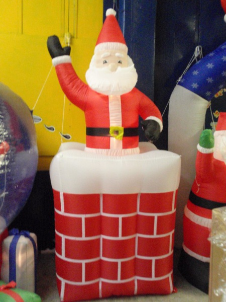 Figura Mikołaj wychodzący z komina art. nr: HD001